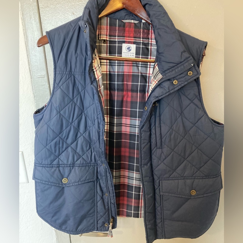 Mens Southern Proper quilted vest. Navy with red plaid lining